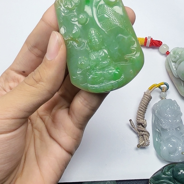 余***）翡翠未镶嵌颈饰天然翡翠直播闪购