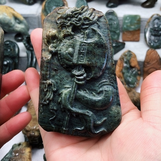 岫岩河磨玉（透闪石质玉）把件未镶嵌