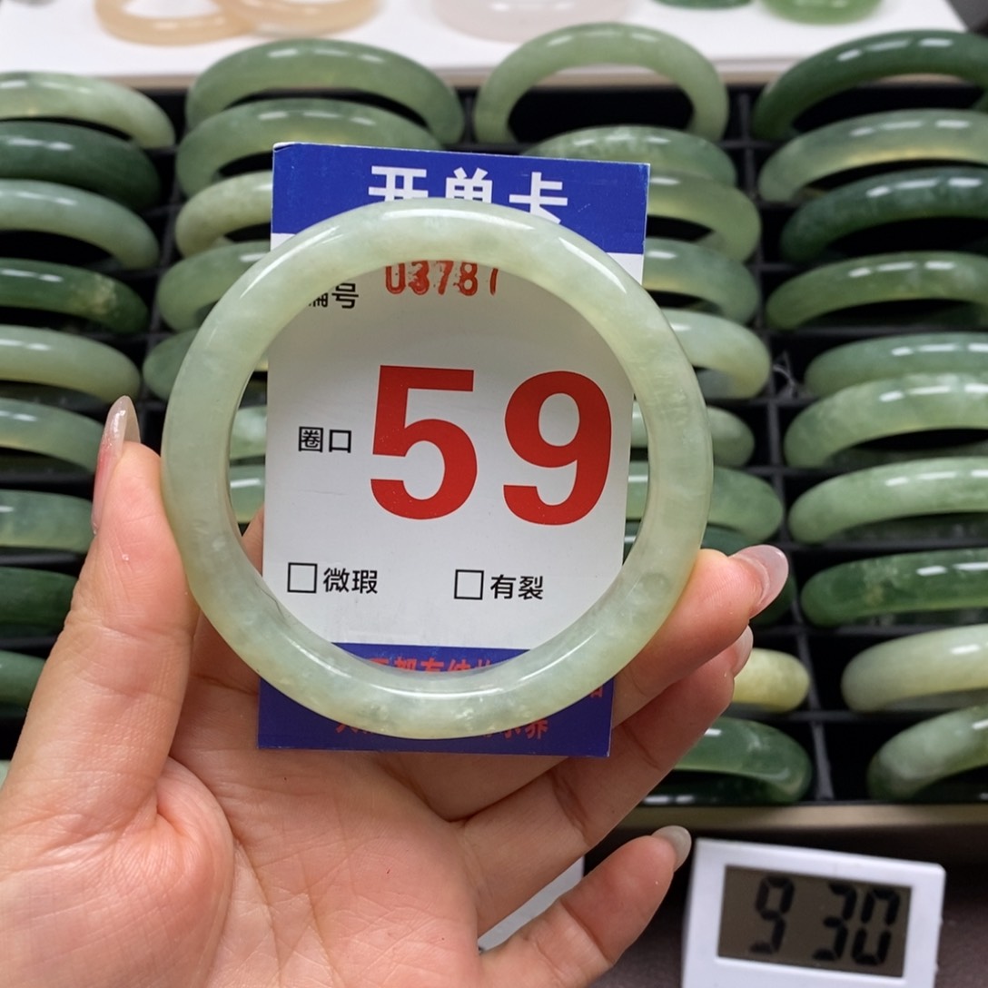 岫玉手镯未镶嵌我