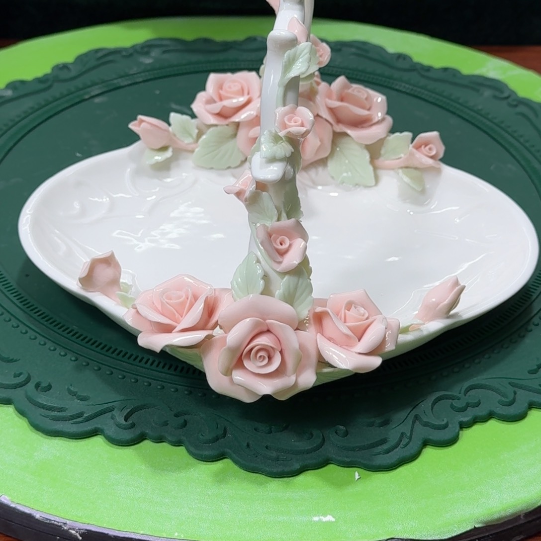 瓷片玫瑰花提篮餐盘