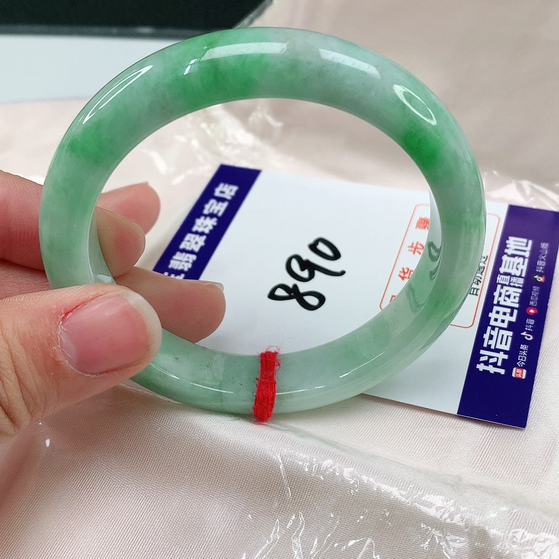 翡翠手镯未镶嵌翡翠