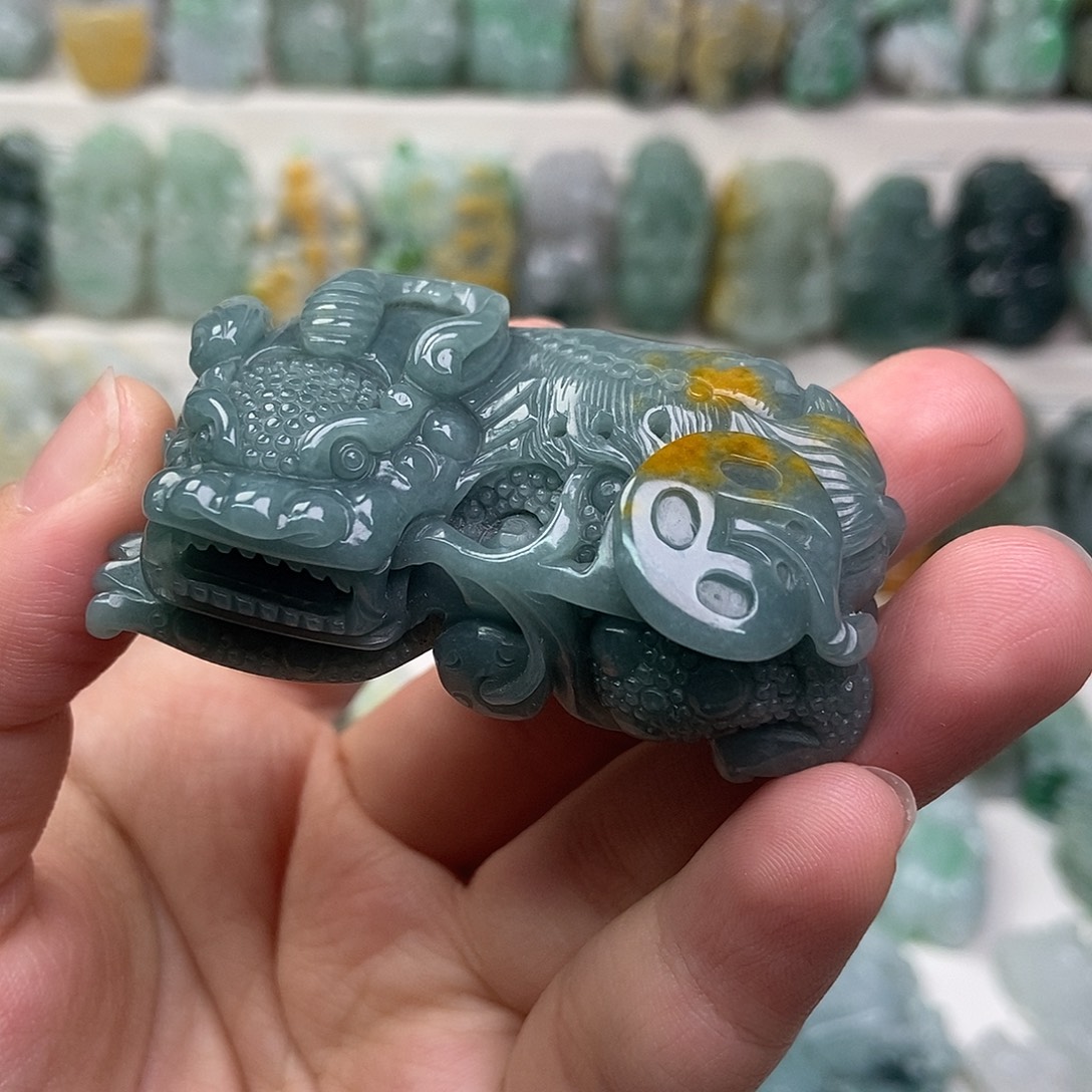 翡翠未镶嵌吊坠(赠链)