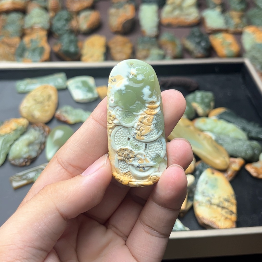 岫岩河磨玉（透闪石质玉）吊坠未镶嵌?**圣