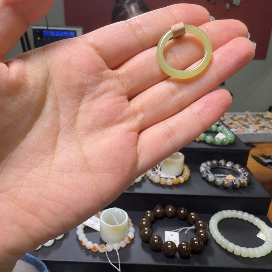 和田玉未镶嵌戒指