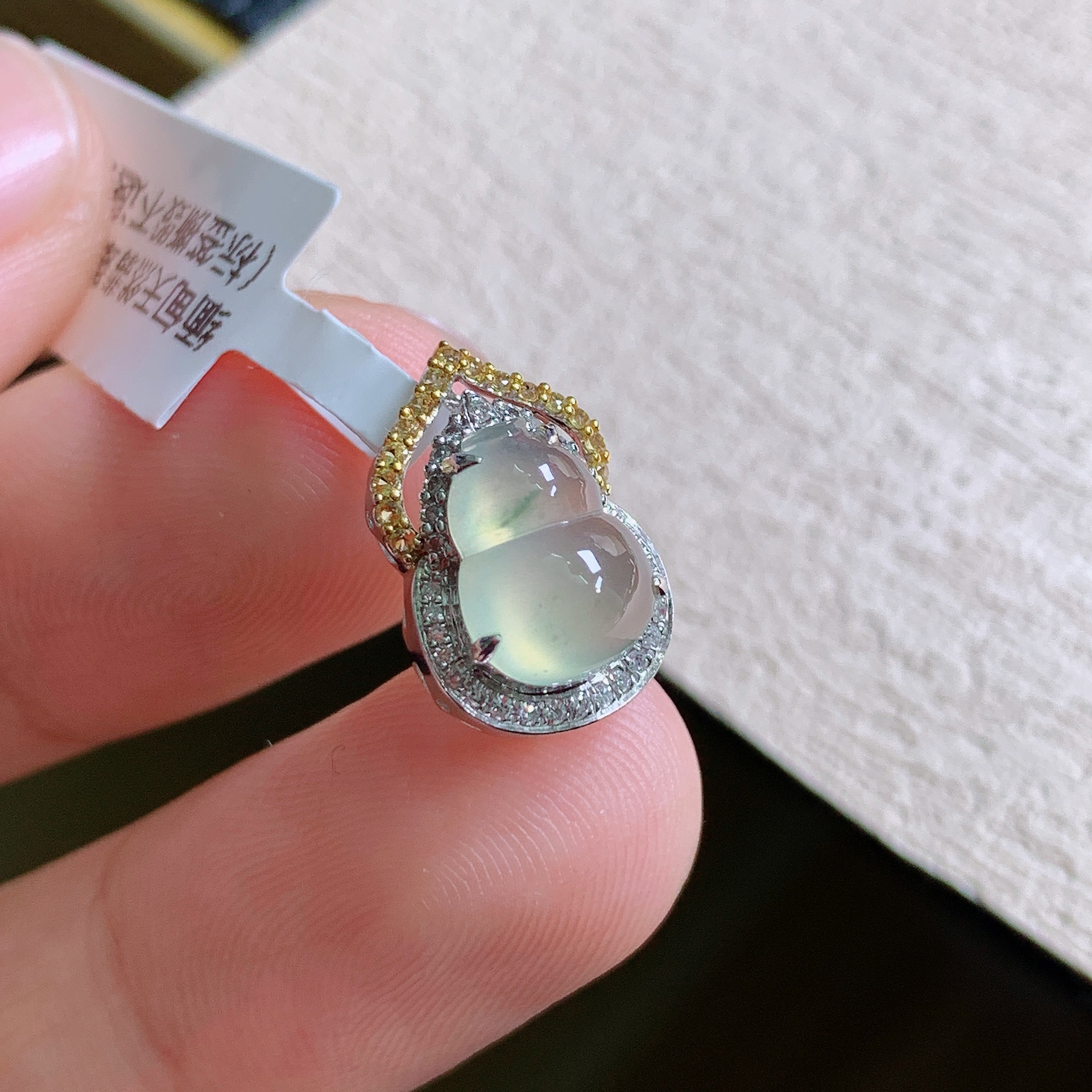 缅甸天然翡翠A货老坑冰种起光淡黄翡葫芦吊坠15.2*10.1*7.7编号10