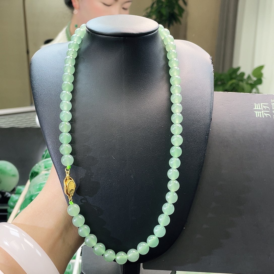 石英质玉颈饰合金