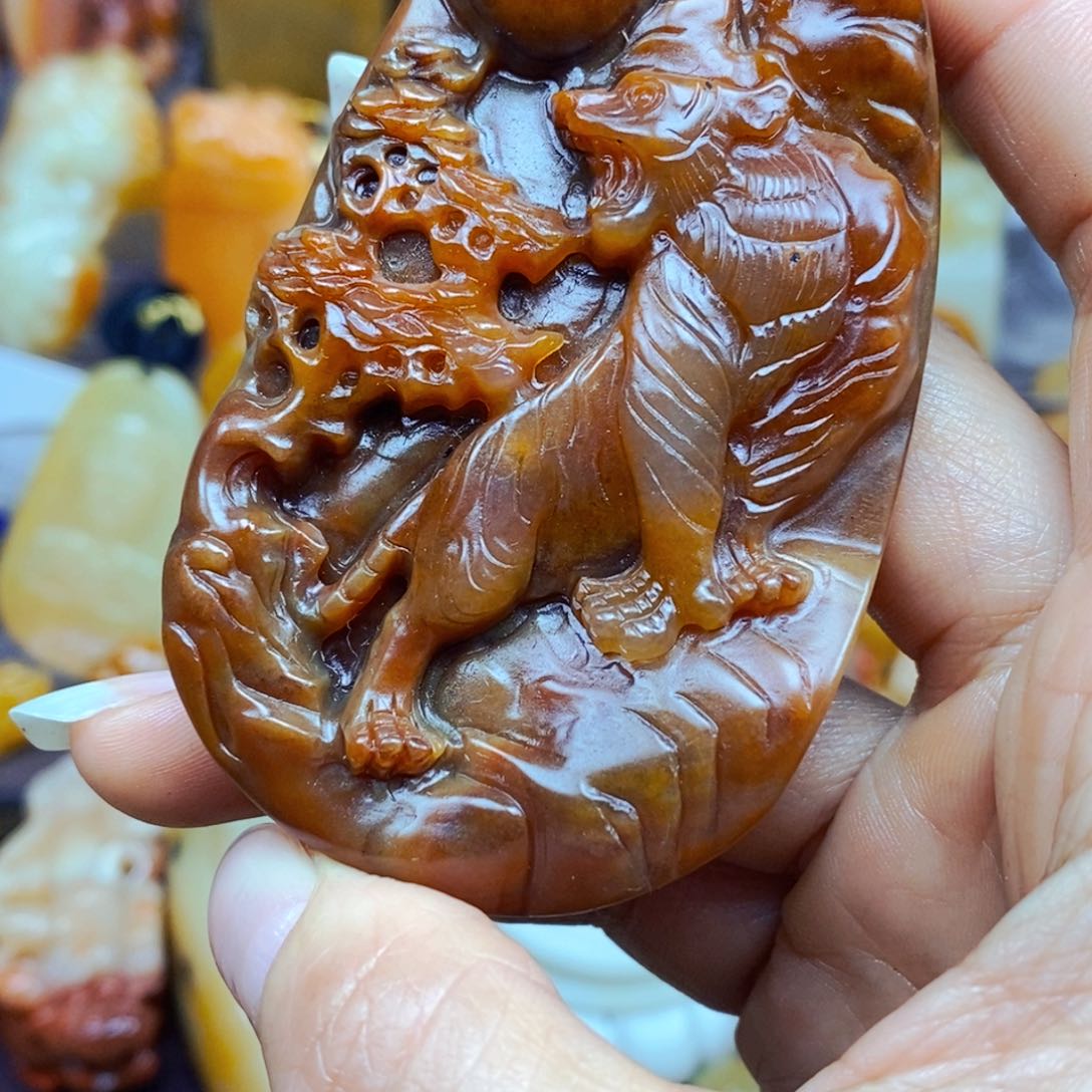 石英质玉（黄龙玉）未镶嵌颈饰