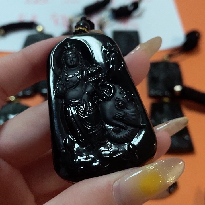 翡翠颈饰未镶嵌茉*