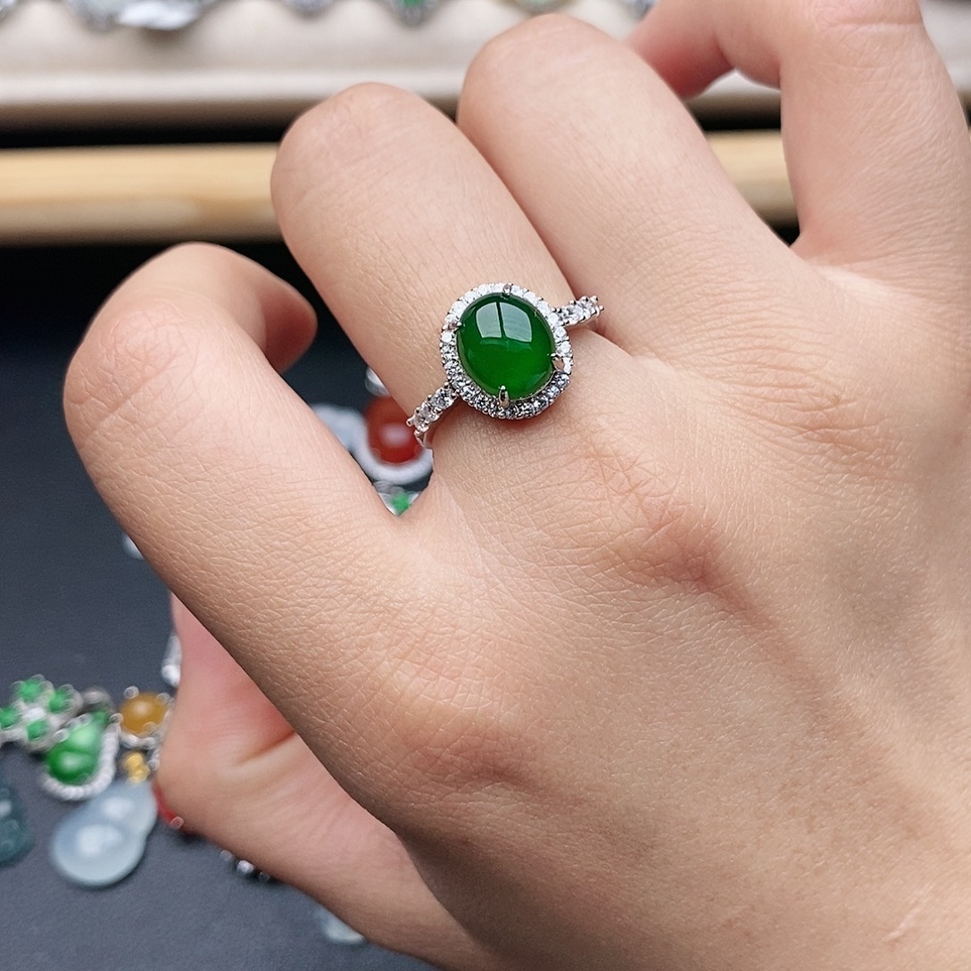 哒***范翡翠银S925镶嵌戒指