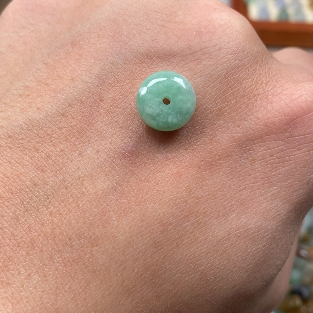 翡翠颈饰未镶嵌花