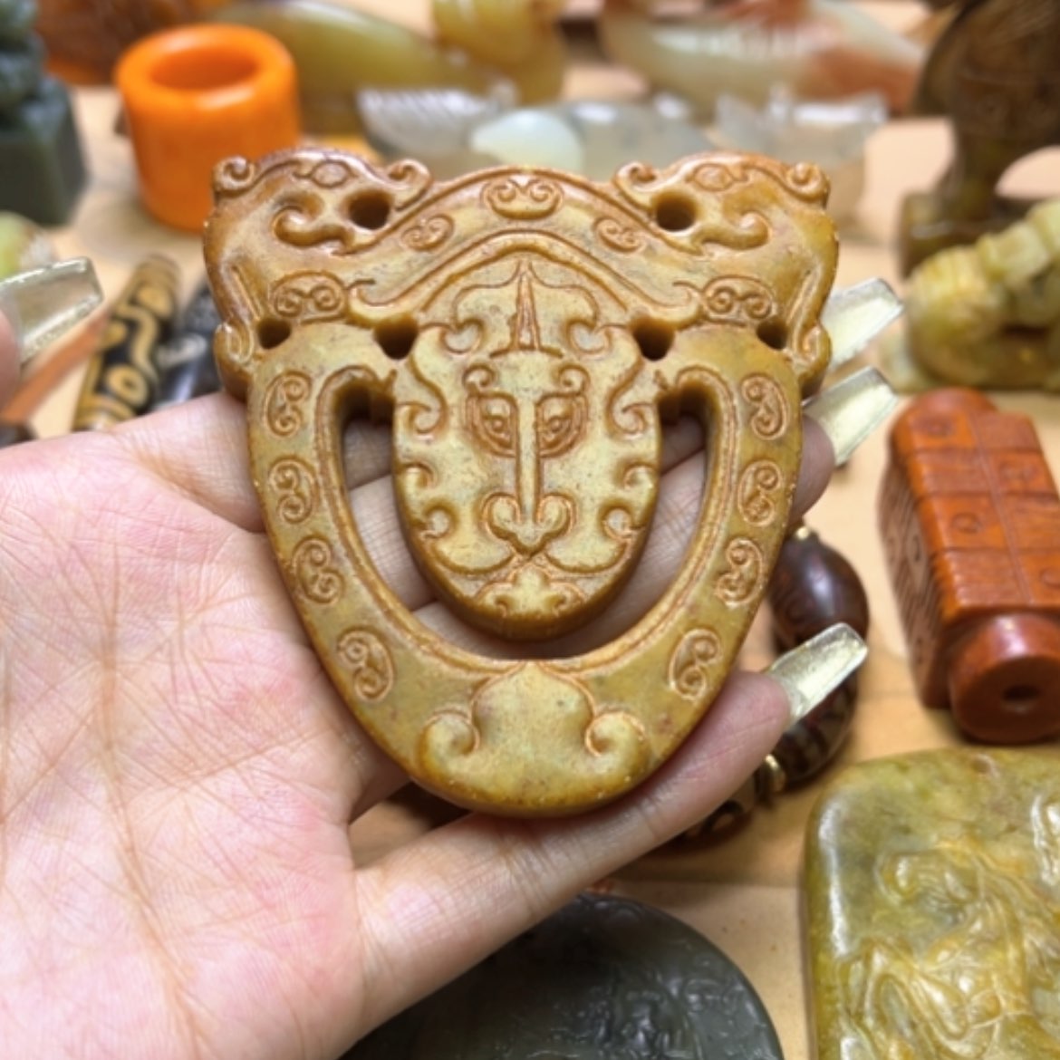 【闪购商品】蛇纹石玉颈饰未镶嵌
