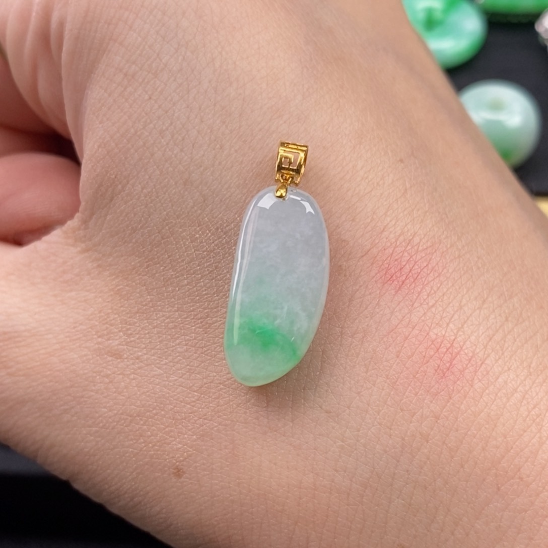 翡翠颈饰18K金镶嵌翡翠