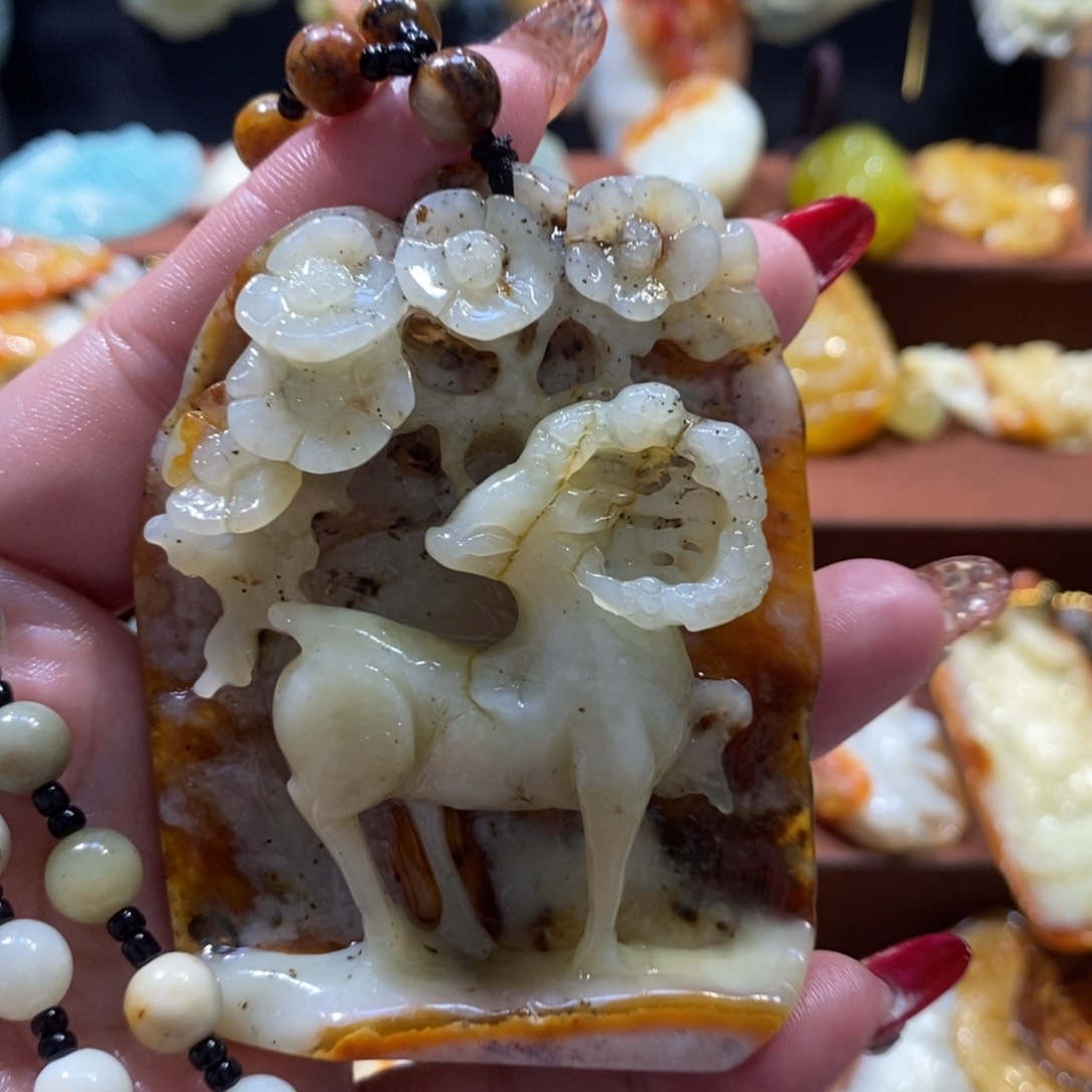 蛇纹石玉颈饰未镶嵌