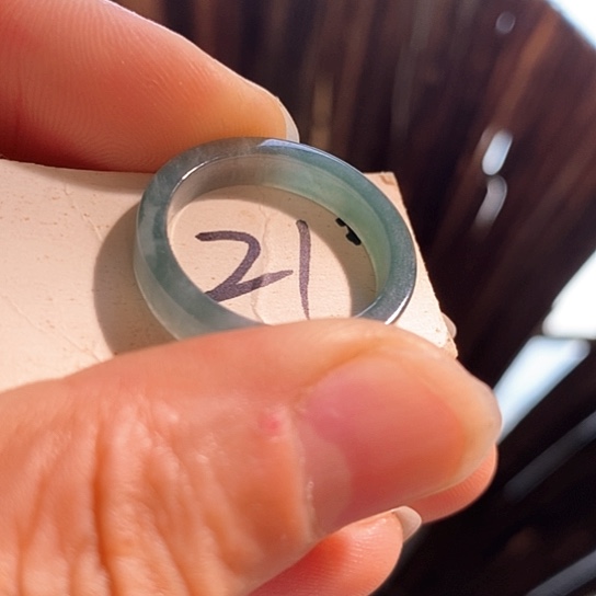 翡翠未镶嵌颈饰Eyy tu ippp ou