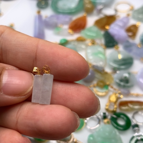 翡翠颈饰18K金镶嵌翡翠