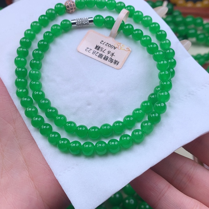 ****对缅料卡6正阳绿项链（77颗）