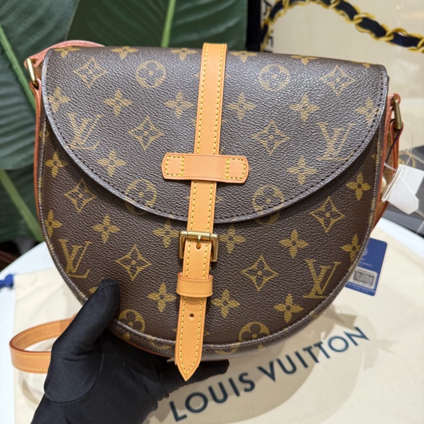 95新 LouisVuitton/路易威登 中号盾牌斜挎包 更换植糅