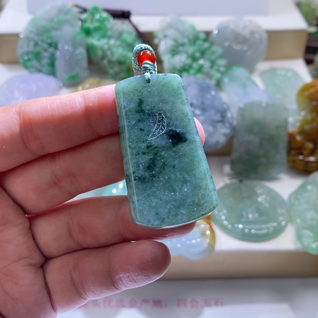 【闪购商品】翡翠颈饰未镶嵌无事牌