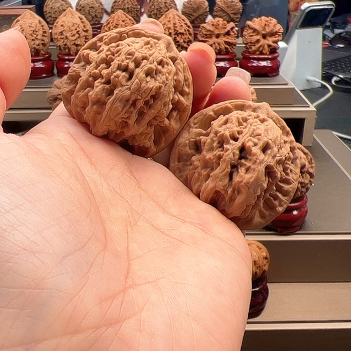 文玩核桃把件41 盘龙虎头 a-001