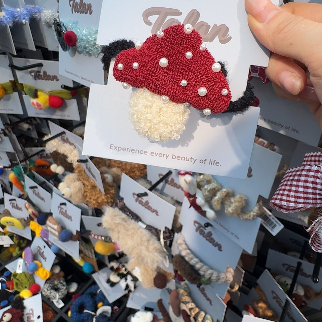 红色蘑菇发圈哈哈