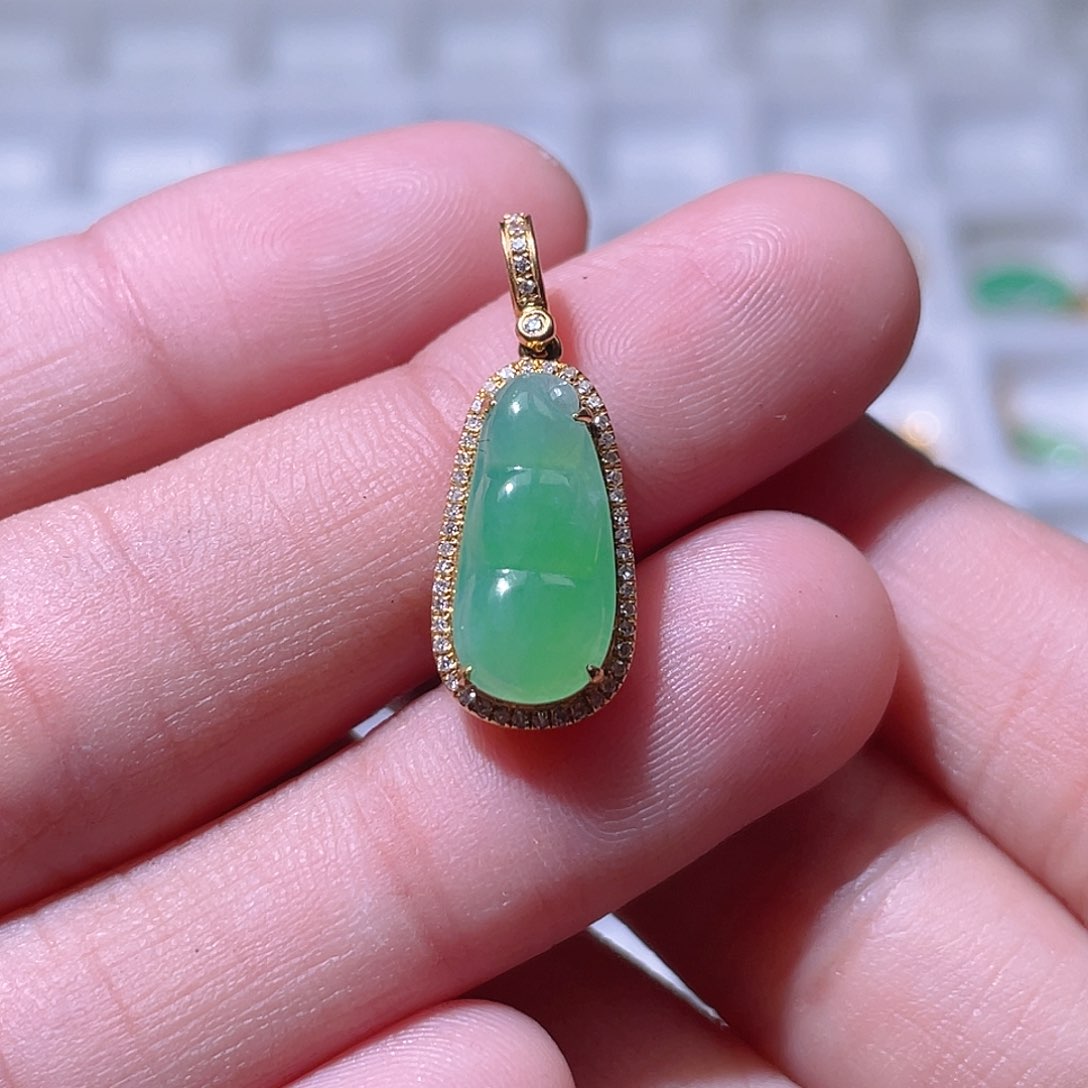 翡翠颈饰18K金镶嵌糖***吖吊坠