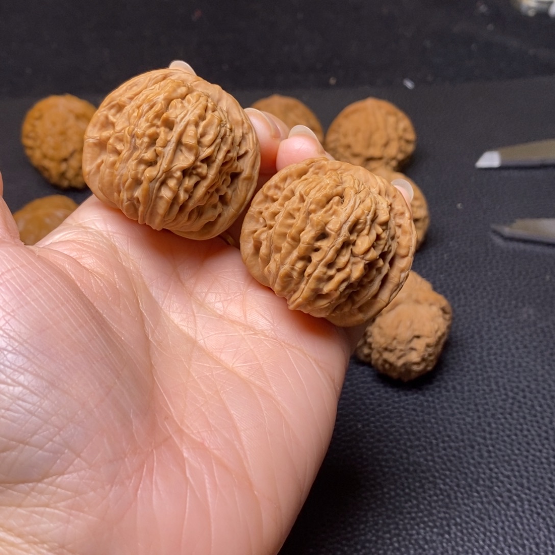 晶***程文玩核桃把件四座楼