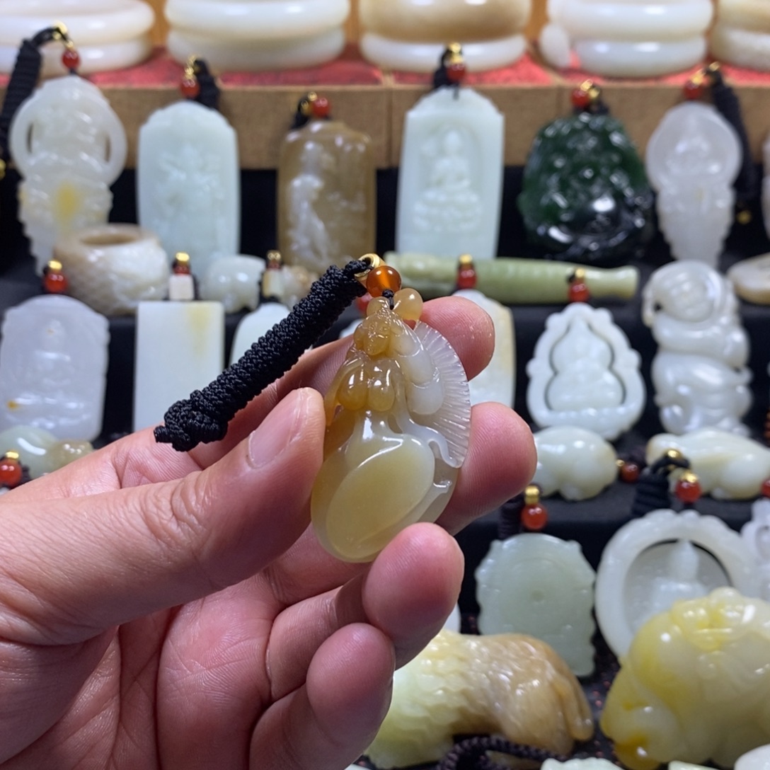 和田玉未镶嵌挂件