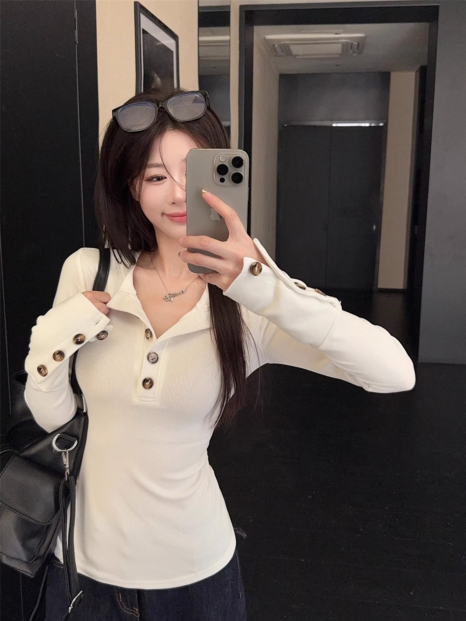 戈缕【慕斯拉绒】设计感亨利V领纽扣长袖T恤女秋冬显瘦磨毛保暖上衣