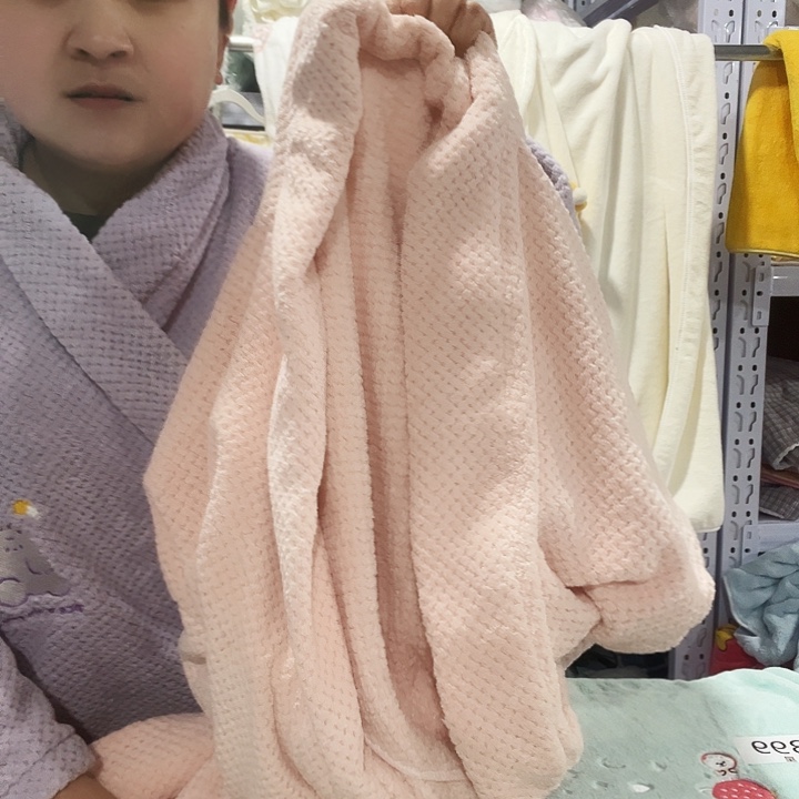 聚酯纤维粉色浴袍微瑕