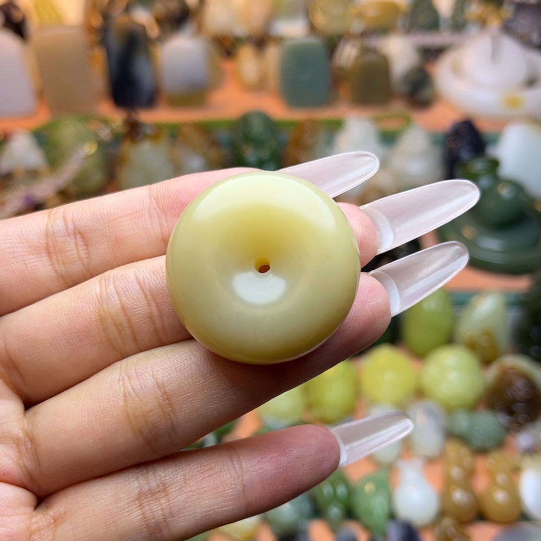 颈饰未镶嵌和田玉