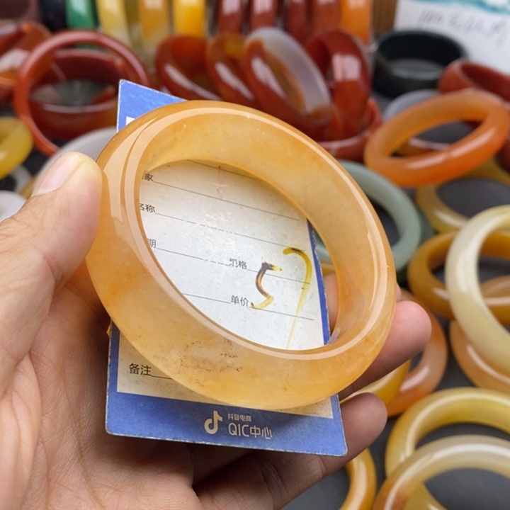 未镶嵌手镯石英质玉