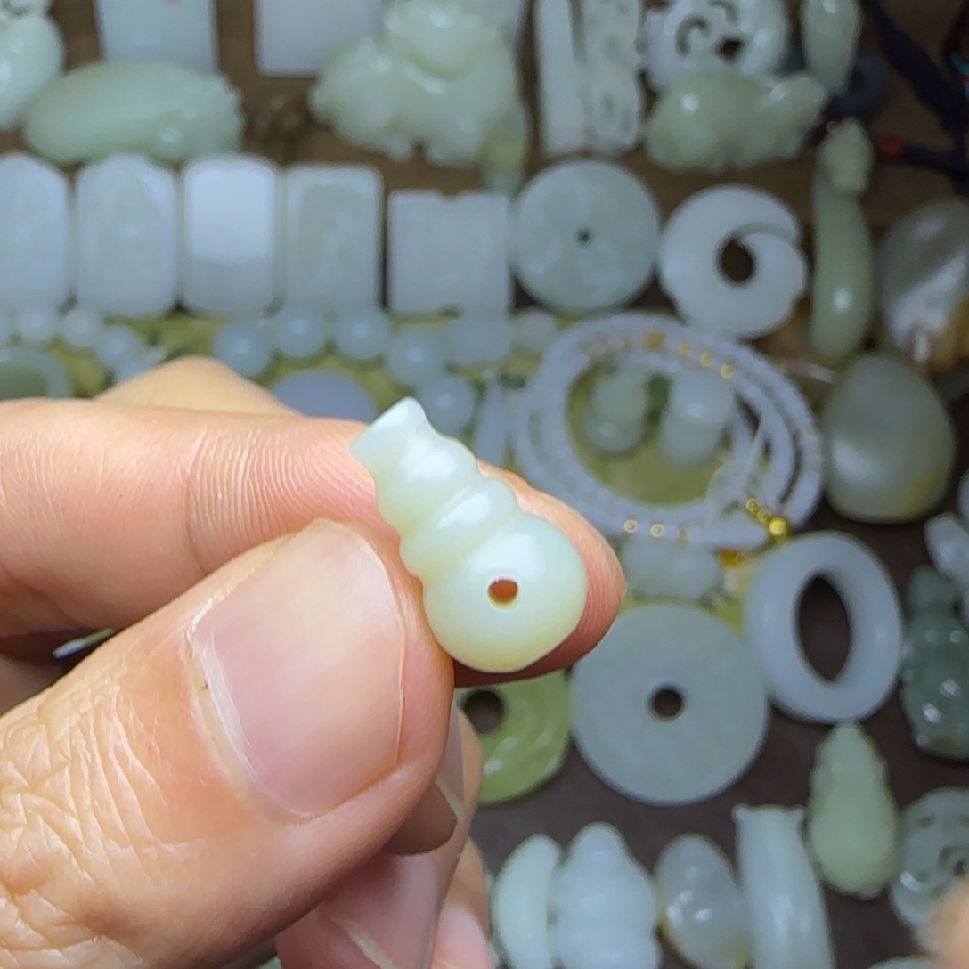 和田玉未镶嵌挂件卡9三通