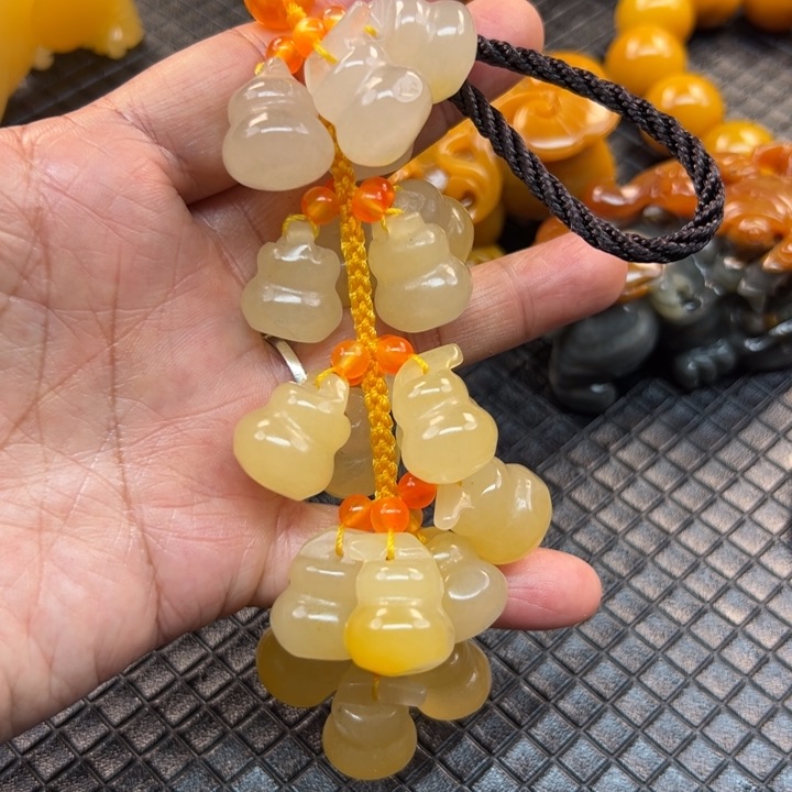 石英质玉（黄龙玉）颈饰未镶嵌