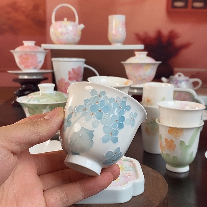 绣球花釉下品茗杯