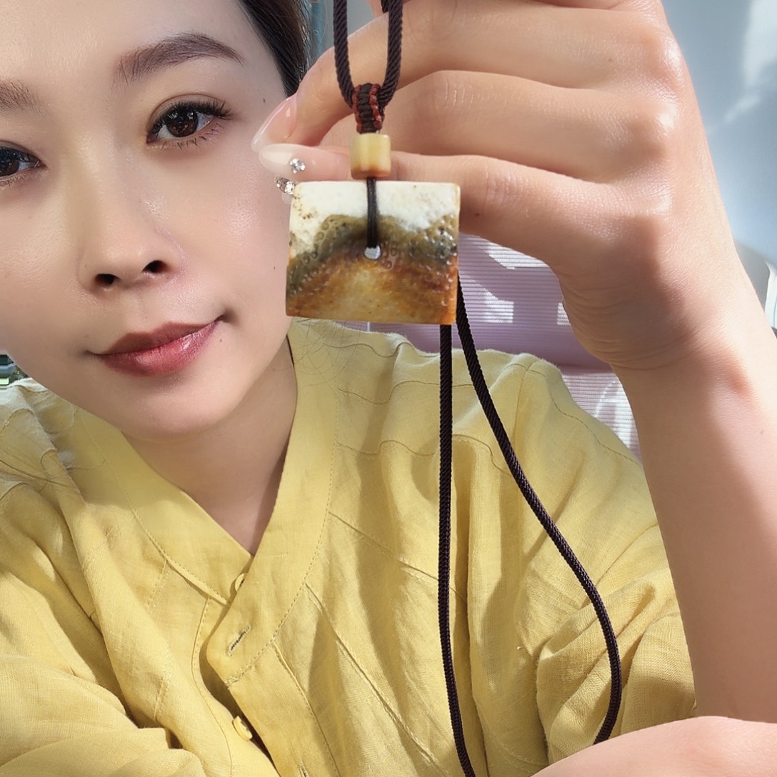 人***泪蛇纹石玉未镶嵌颈饰