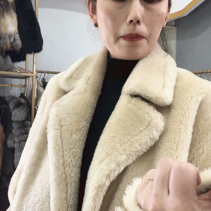 皮毛一体百搭款式外套女