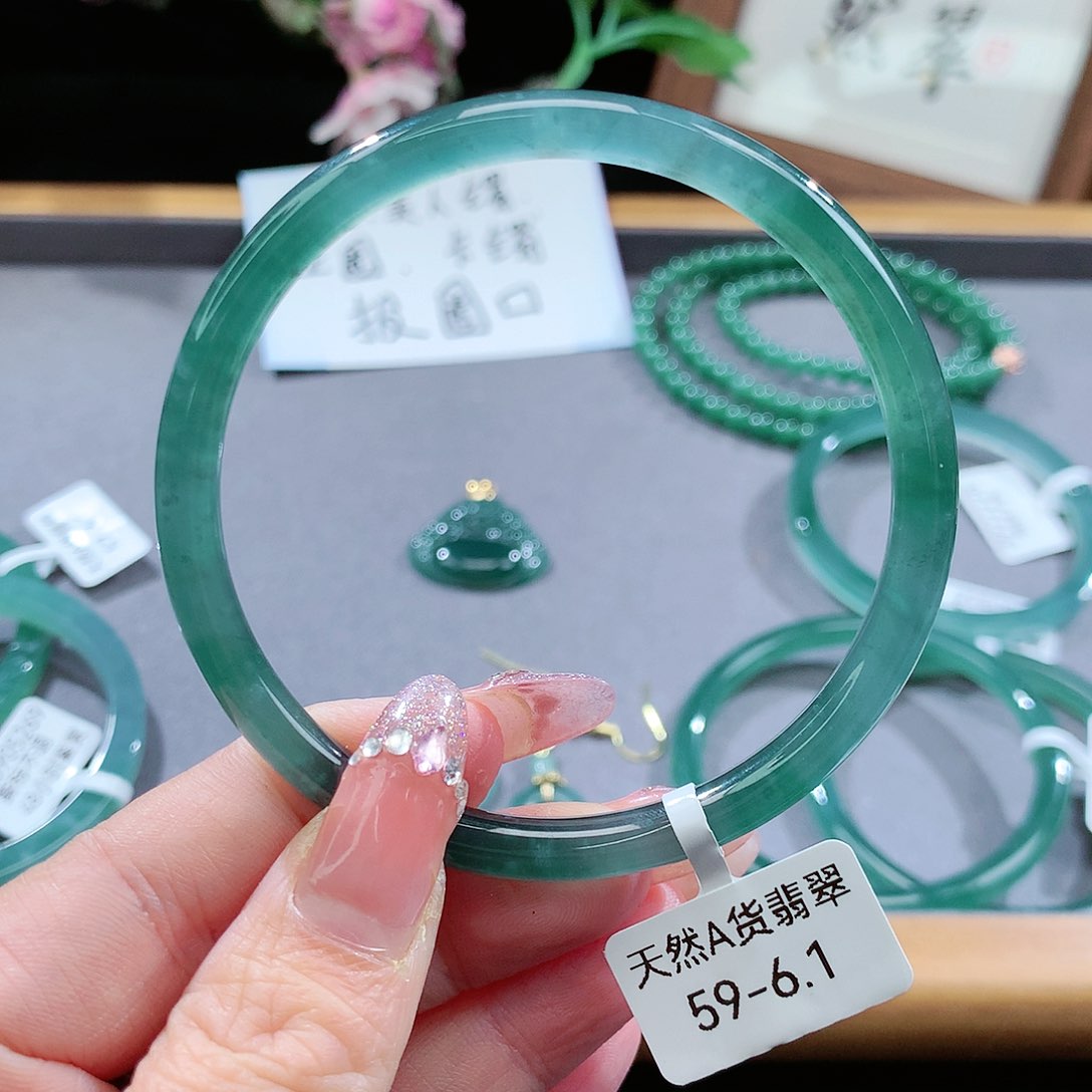 翡翠手镯（圆镯）未镶嵌