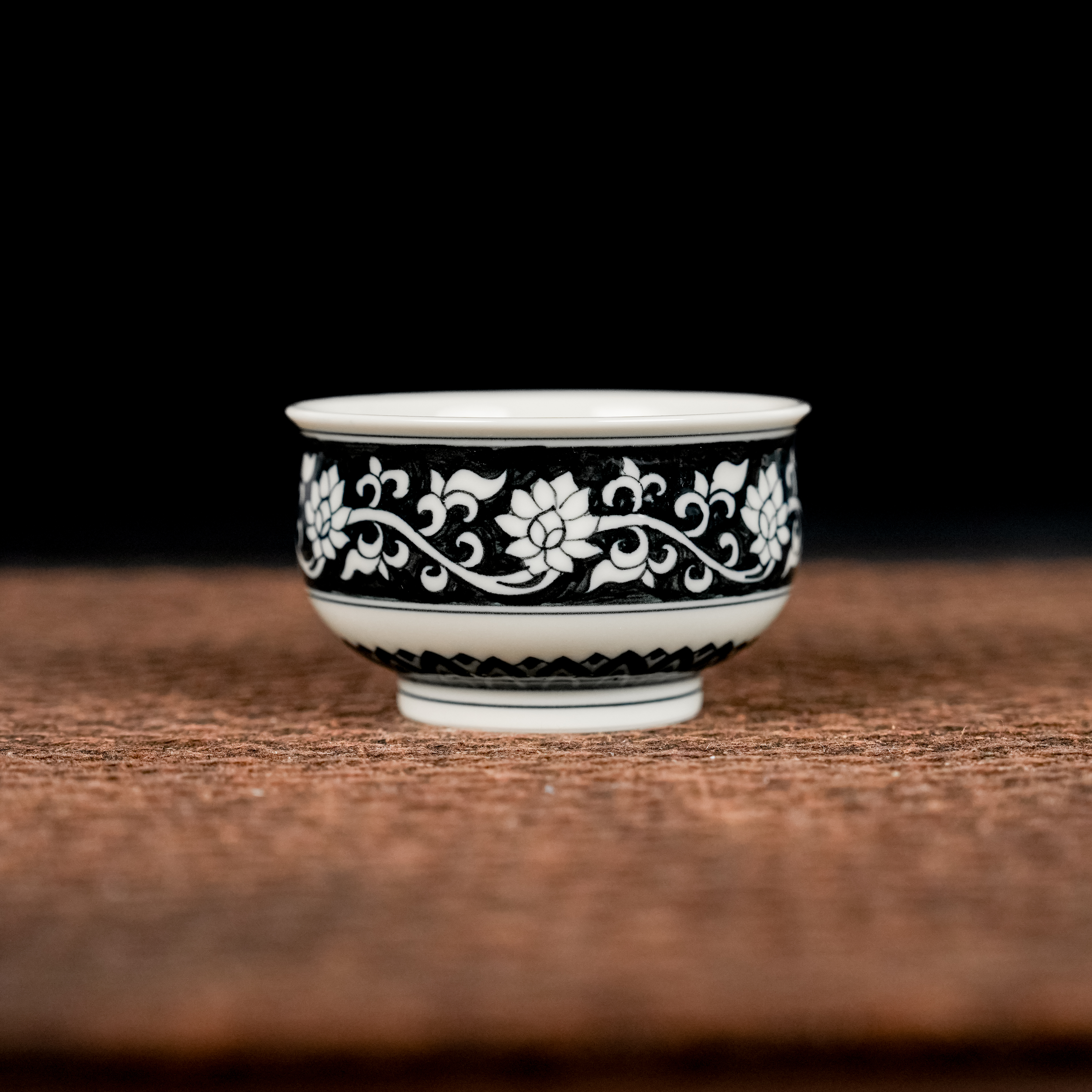 【景墨春风】手工手绘黑金并蒂莲炉式杯  110ml