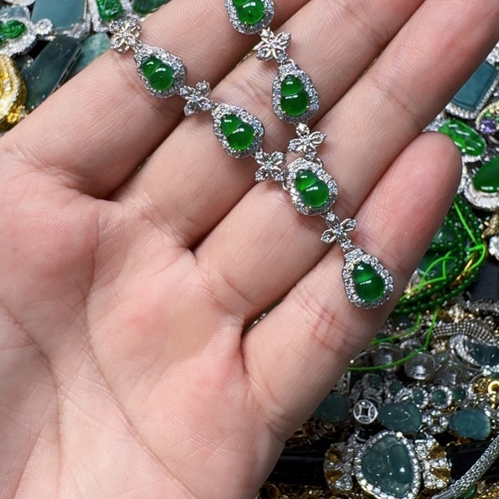 翡翠未镶嵌颈饰天然A货翡翠放漏