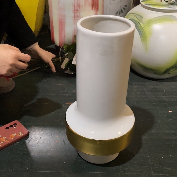 陶瓷花瓶，茶杯茶具。