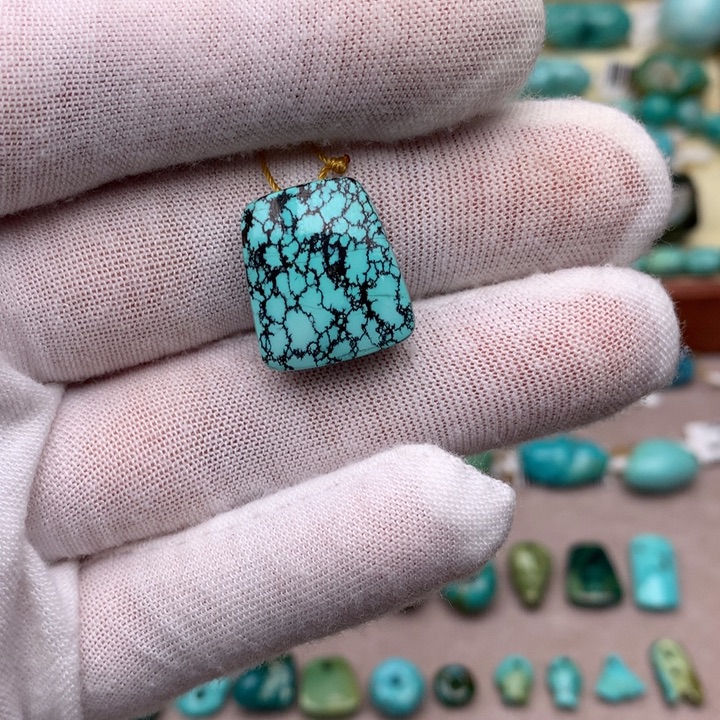 绿松石未镶嵌珠宝奇石