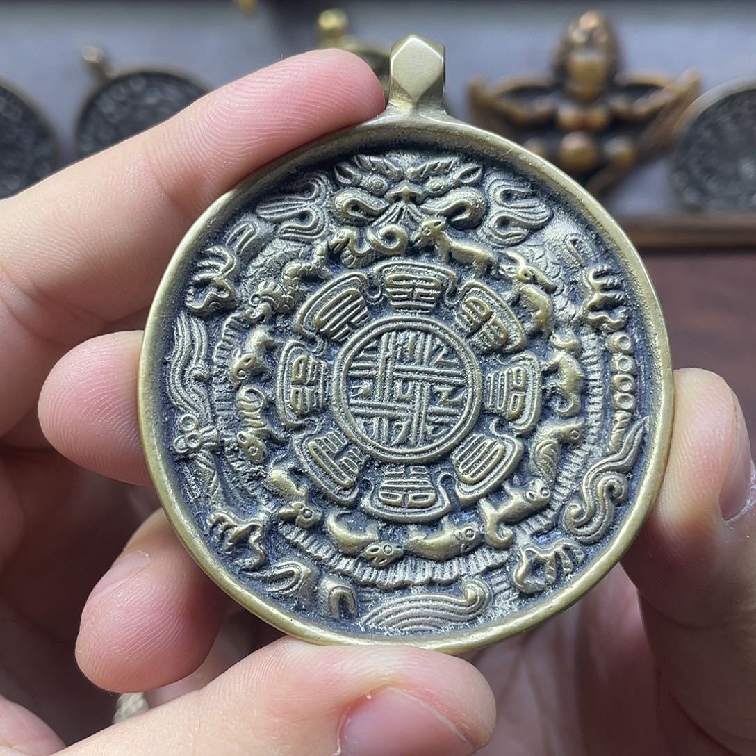 雕刻尸陀林火焰熊九宫八卦牌