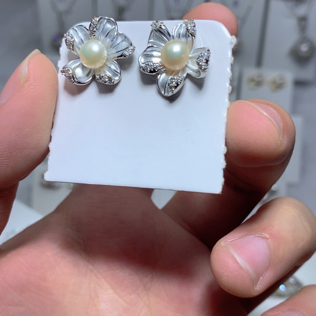 银S925镶嵌淡水珍珠耳饰