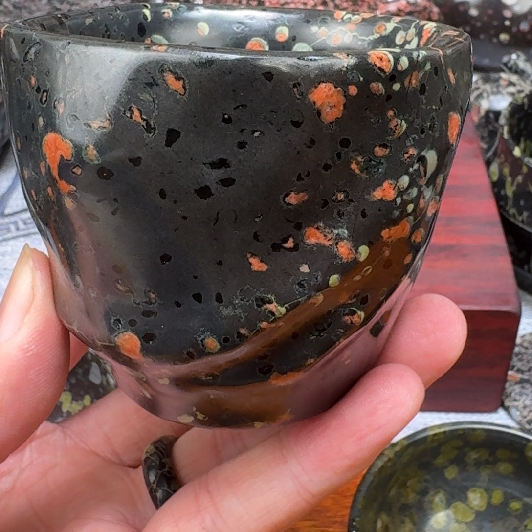 赏**茶梅花玉精品随形杯