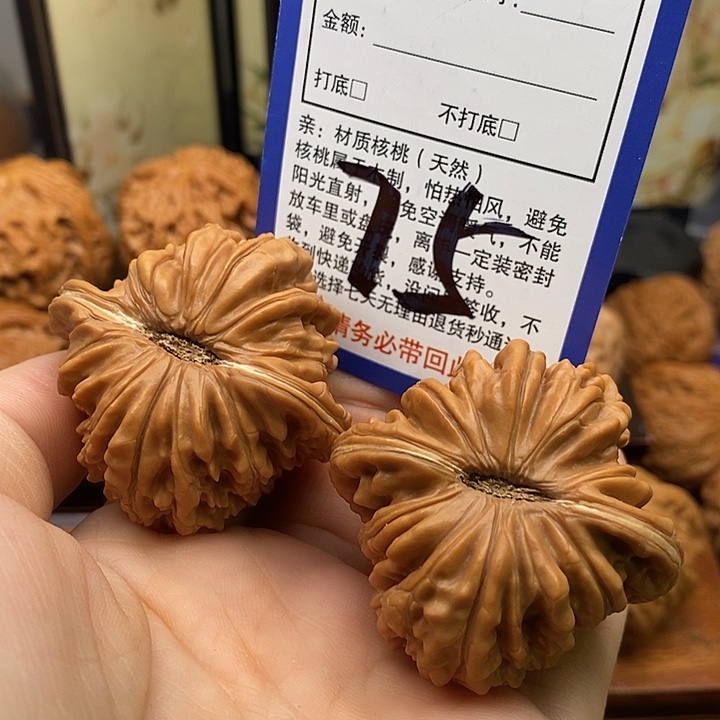 荷***财桃核吊坠四座楼狮子头46