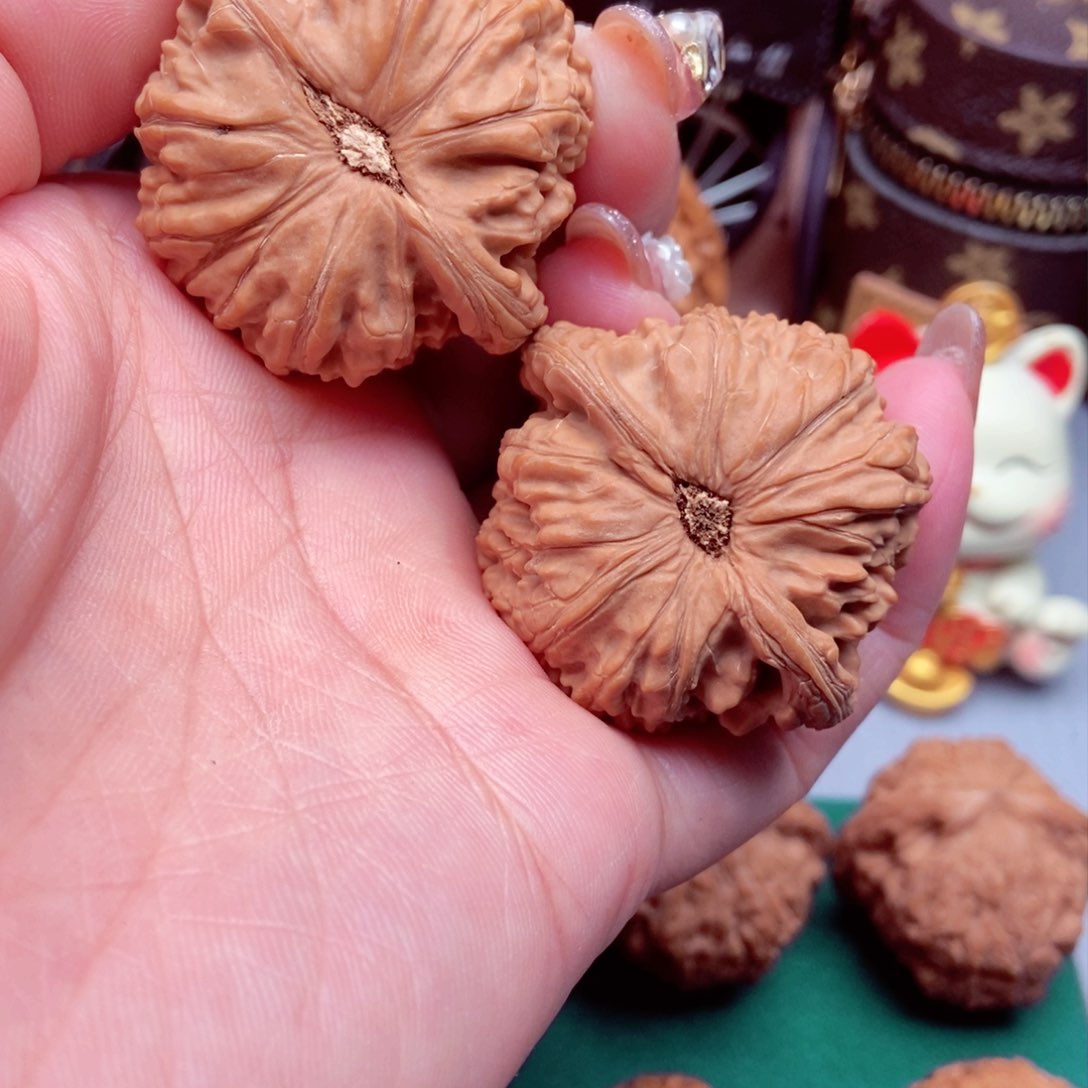 文玩核桃吊坠白狮全41