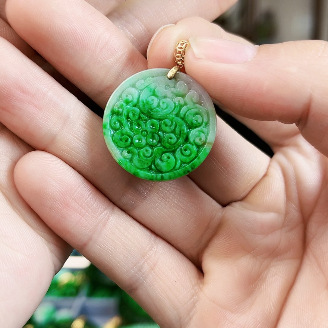 翡翠颈饰18K金镶嵌吊坠