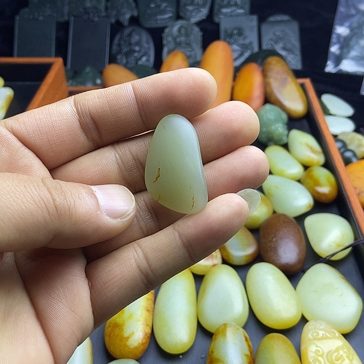 颈饰未镶嵌和田玉