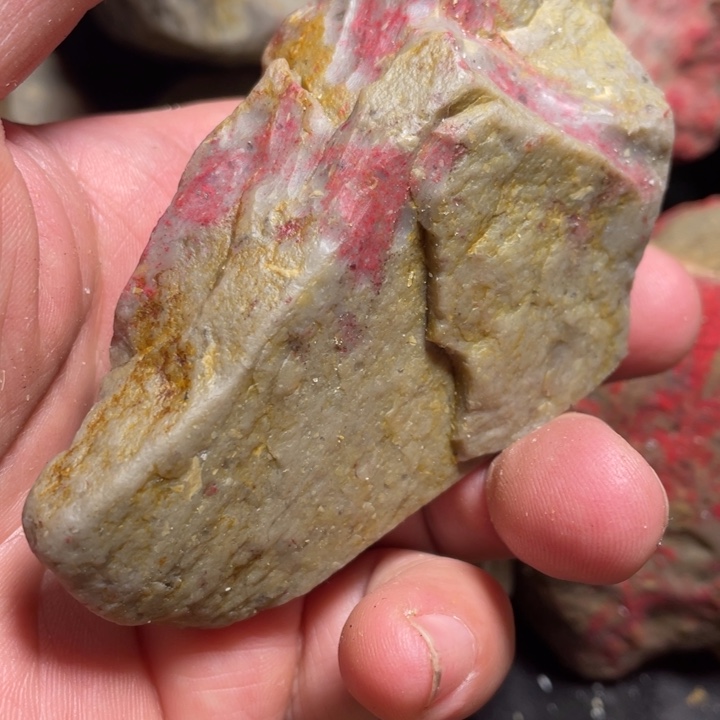 印石昌化石175克鸡血原石一个