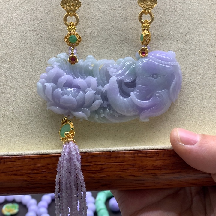 翡翠吊坠(赠链)未镶嵌